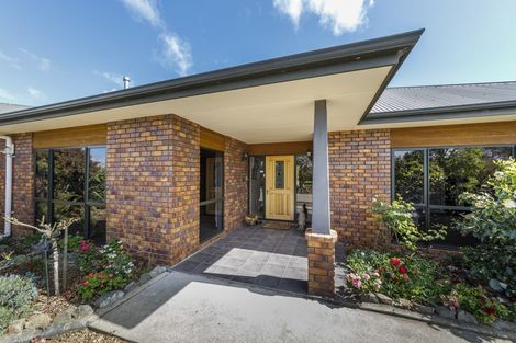 Photo of property in 1 Bushview Lane, Ashhurst, Palmerston North, 4470