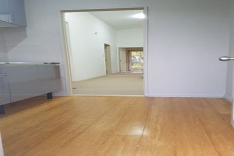 Photo of property in 2/40 Hillcrest Avenue, Hillcrest, Auckland, 0627