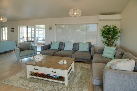 Photo of property in 98 The Esplanade, Westshore, Napier, 4110