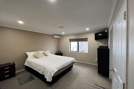 Photo of property in 2 Tir Conaill Avenue, Flat Bush, Auckland, 2019