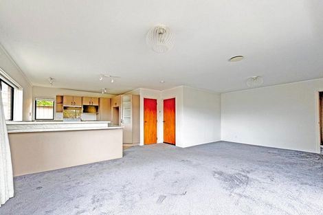 Photo of property in 1/12 Shakespeare Road, Milford, Auckland, 0620