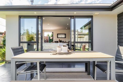 Photo of property in 3 Saint Heliers Grove, Fitzherbert, Palmerston North, 4410