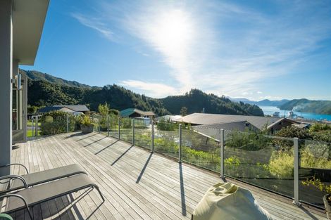 Photo of property in 33 Harbour View Heights, Picton, 7220