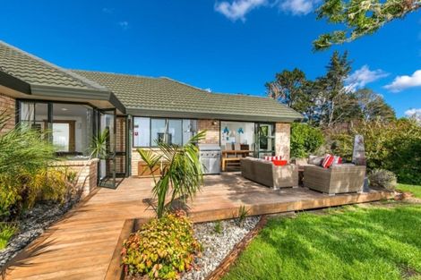 Photo of property in 29 Almond Grove, Greenhithe, Auckland, 0632