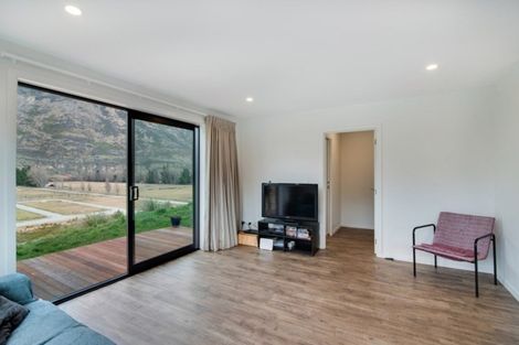 Photo of property in 28 Hayes Creek Road, Lake Hayes Estate, Queenstown, 9304