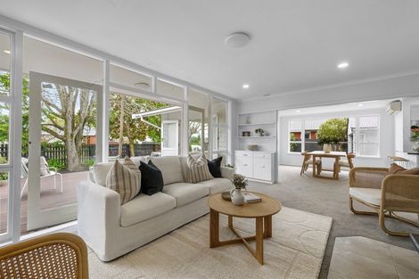 Photo of property in 2 Ilfracombe Place, Burnside, Christchurch, 8053