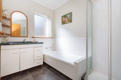 Photo of property in 8a Spencer Place, Merrilands, New Plymouth, 4312