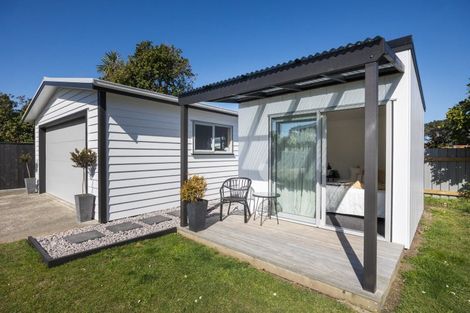 Photo of property in 8 Cousins Avenue East, Foxton Beach, Foxton, 4815