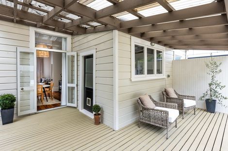 Photo of property in 12 Faraday Street, Hospital Hill, Napier, 4110