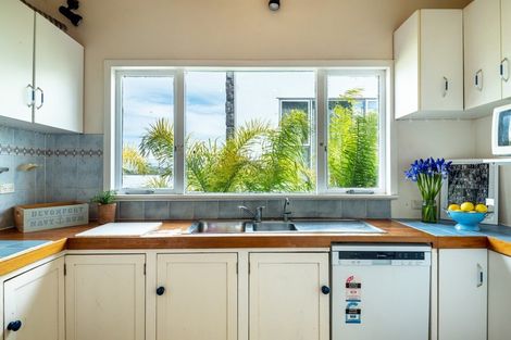 Photo of property in 9 Merani Street, Narrow Neck, Auckland, 0622