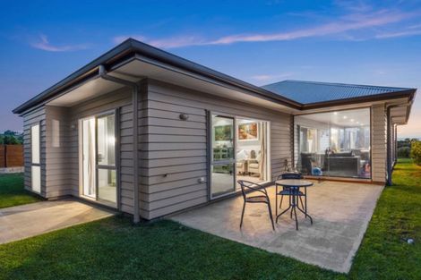 Photo of property in 22 Estuary View Road, Welcome Bay, Tauranga, 3112