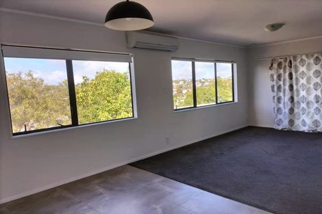 Photo of property in 1/84 Totaravale Drive, Totara Vale, Auckland, 0629