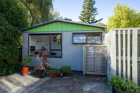 Photo of property in 15 Napier Grove, Waikanae Beach, Waikanae, 5036