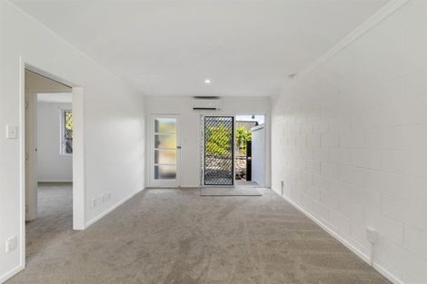 Photo of property in 1/9 John Court Street, Birkenhead, Auckland, 0626
