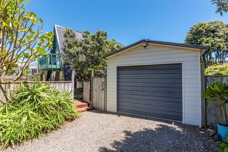 Photo of property in 10 Hastings Street, Waikanae Beach, Waikanae, 5036