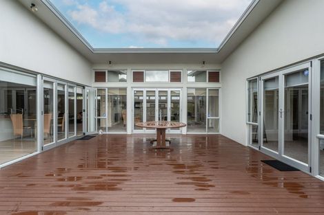 Photo of property in 92 Saint James Drive, Huntington, Hamilton, 3210