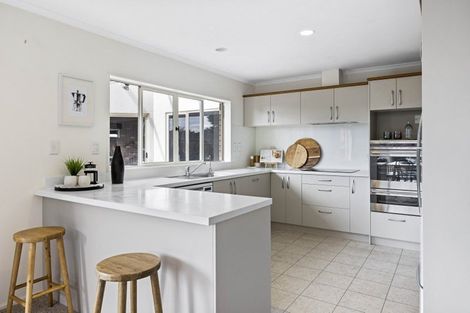 Photo of property in 17d Kinross Drive, Merrilands, New Plymouth, 4312