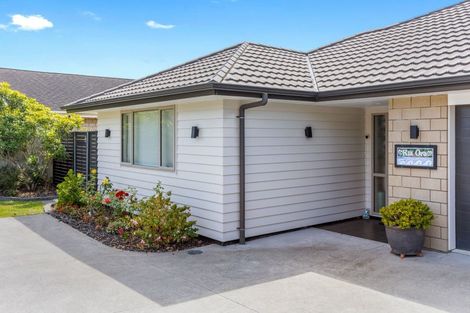 Photo of property in 12 Robert Might Road, Kumeu, 0810
