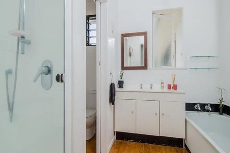 Photo of property in 8 Dolan Place, New Lynn, Auckland, 0600