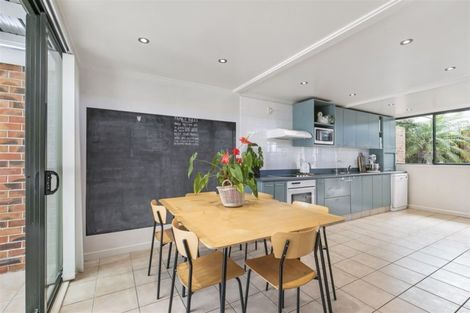 Photo of property in 98 Hillcrest Avenue, Hillcrest, Auckland, 0627