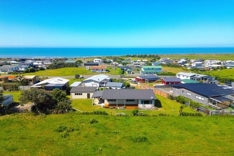 Photo of property in 34 Okiwa Terrace, Waiinu Beach, Whanganui, 4588