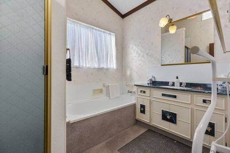 Photo of property in 24a Saint Ives Grove, Whalers Gate, New Plymouth, 4310