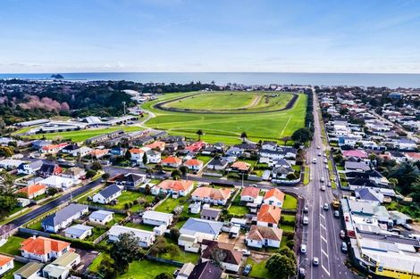 Photo of property in 1 List Street, Welbourn, New Plymouth, 4310