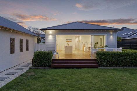 Photo of property in 140 Weston Road, St Albans, Christchurch, 8052