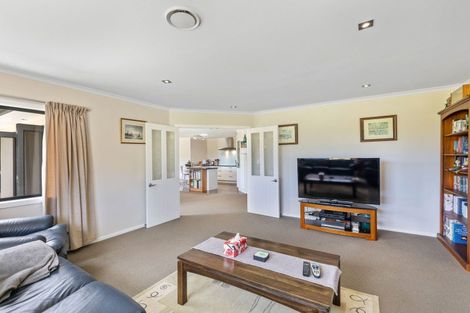 Photo of property in 11a Montrose Place, Highlands Park, New Plymouth, 4312