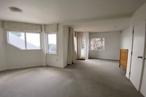 Photo of property in 2 Palliser Road, Roseneath, Wellington, 6011