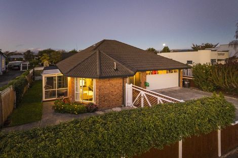 Photo of property in 25 Stewart Crescent, Hokowhitu, Palmerston North, 4410