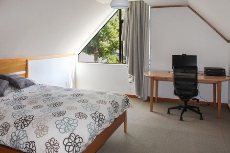 Photo of property in 2 Montgomery Terrace, Hokowhitu, Palmerston North, 4410