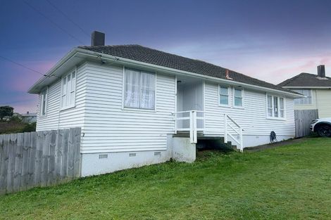 Photo of property in 4 Norfolk Grove, Cannons Creek, Porirua, 5024
