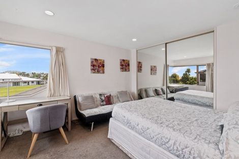 Photo of property in 2/1 Hyde Road, Rothesay Bay, Auckland, 0630