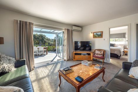 Photo of property in 17 Wellington Road, Surfdale, Waiheke Island, 1081