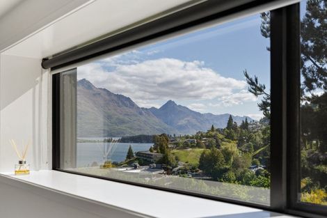 Photo of property in 16 Highlands Close, Queenstown, 9300