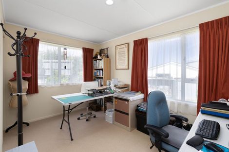 Photo of property in 6 Milne Place, Merrilands, New Plymouth, 4312