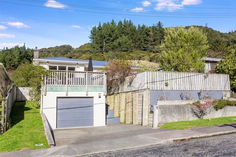 Photo of property in 27 Gardiner Grove, Wainuiomata, Lower Hutt, 5014
