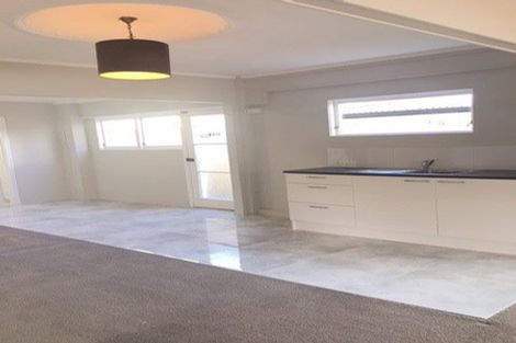 Photo of property in 86a Pupuke Road, Hillcrest, Auckland, 0627