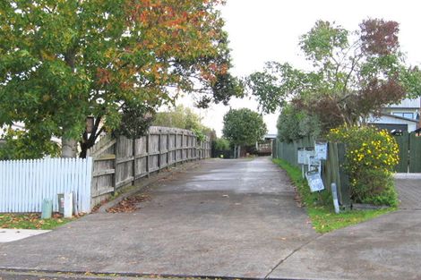 Photo of property in 2/15 Coubray Place, Botany Downs, Auckland, 2010