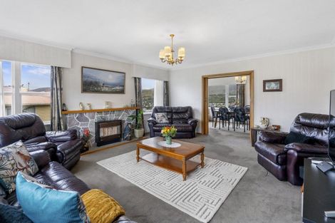 Photo of property in 40 Saint Johns Terrace, Tawa, Wellington, 5028