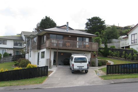 Photo of property in 16 Van Dyke Place, West Harbour, Auckland, 0618