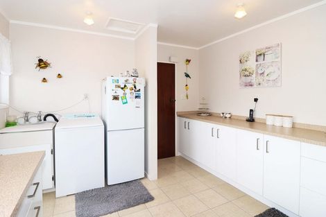 Photo of property in 2/204 Belvedere Road, Carterton, 5713