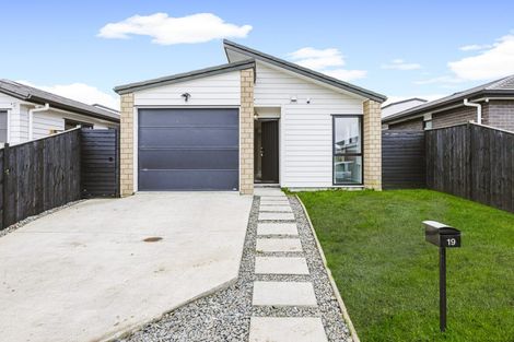 Photo of property in 19 Farmland Road, Papakura, 2110