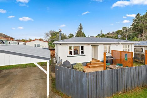 Photo of property in 2/24 Woodside Road, Massey, Auckland, 0614