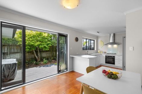 Photo of property in 57a Forrest Hill Road, Milford, Auckland, 0620