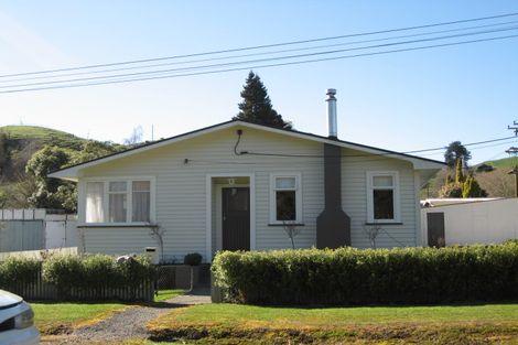 Photo of property in 4 Station Road, Hunterville, 4730