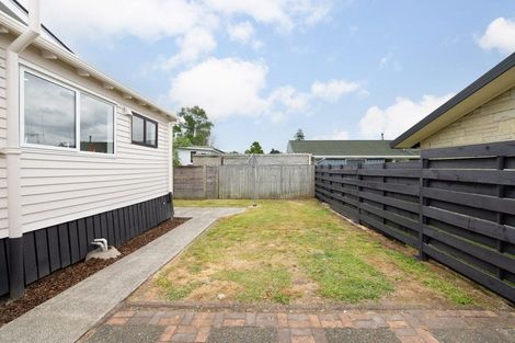Photo of property in 16 Howden Road, Fairfield, Hamilton, 3214