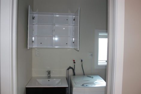 Photo of property in 3 Glen Marine Parade, Glendene, Auckland, 0602