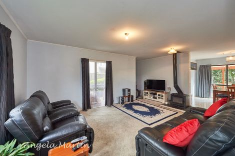 Photo of property in 12 Oak Crescent, Ashhurst, 4810